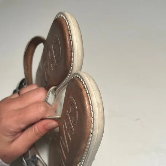 CHANEL Metallic Silver Floral Sandals - Picture 3 of 6